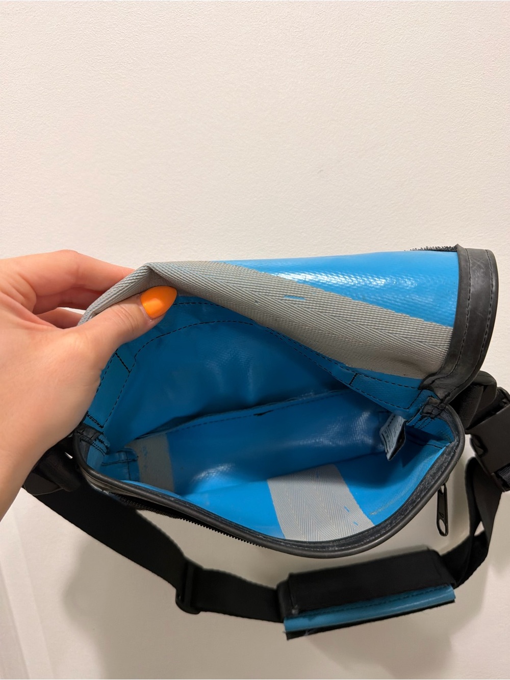 Freitag F40 JAMIE Sky Blue Sling Unisex Crossbody Messenger Hip Bag - Picture 10 of 13